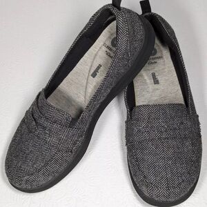 Clarks Women's Black and Gray Slip-On Shoes